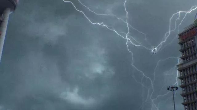 大雨傾城的這個季節(jié)，智慧城市安防監(jiān)控給你關(guān)懷