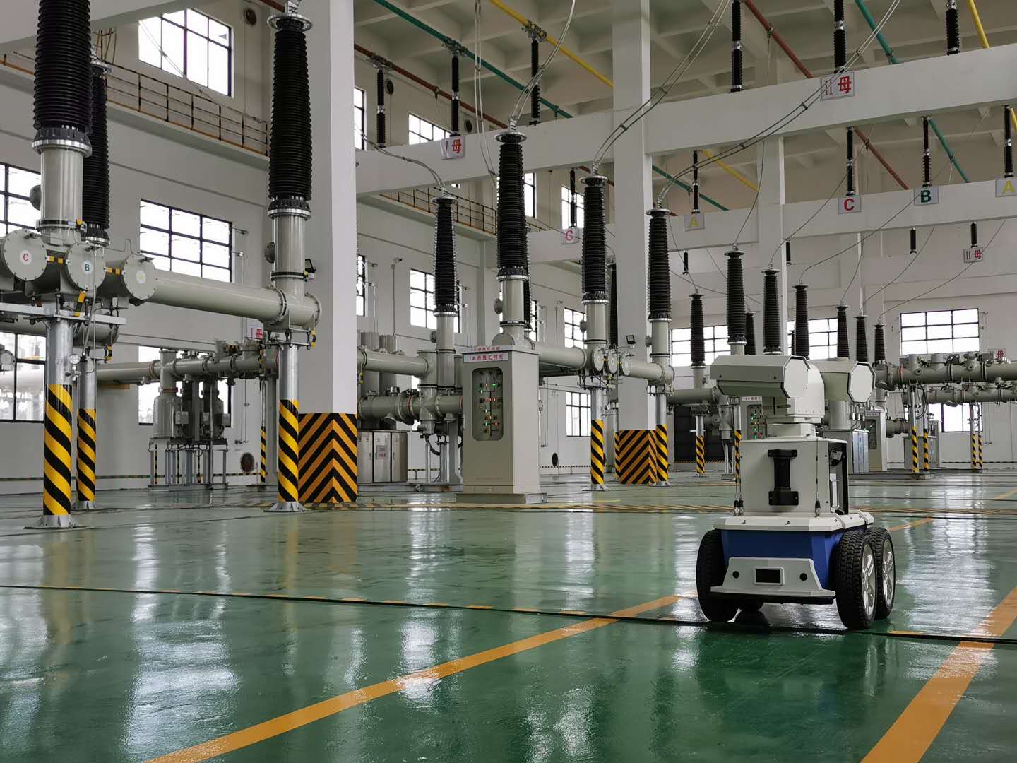 華瑞通為某變電站設計智能電力巡檢機器人